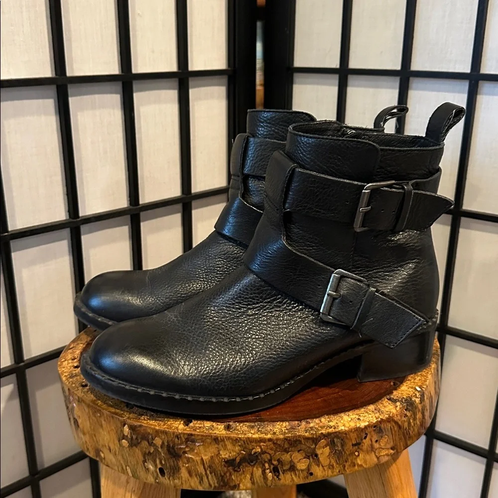 Gentle Souls by Kenneth Cole Women's Black Leather Best of Moto Boots 7 EUC